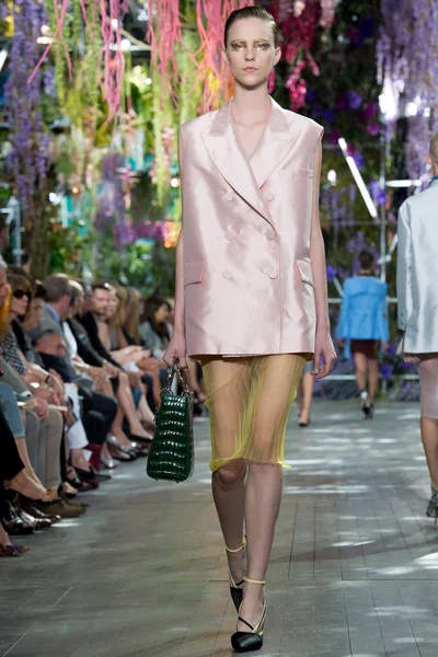 Look 25